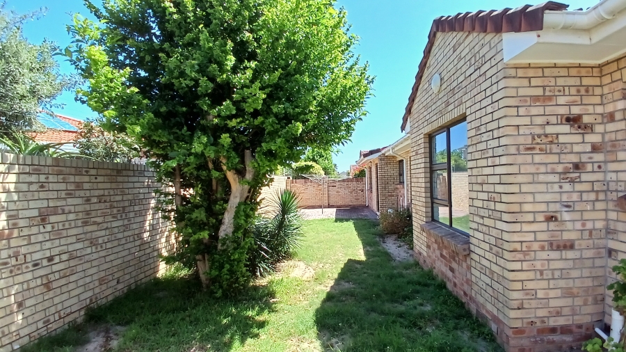 To Let 3 Bedroom Property for Rent in Summerstrand Eastern Cape